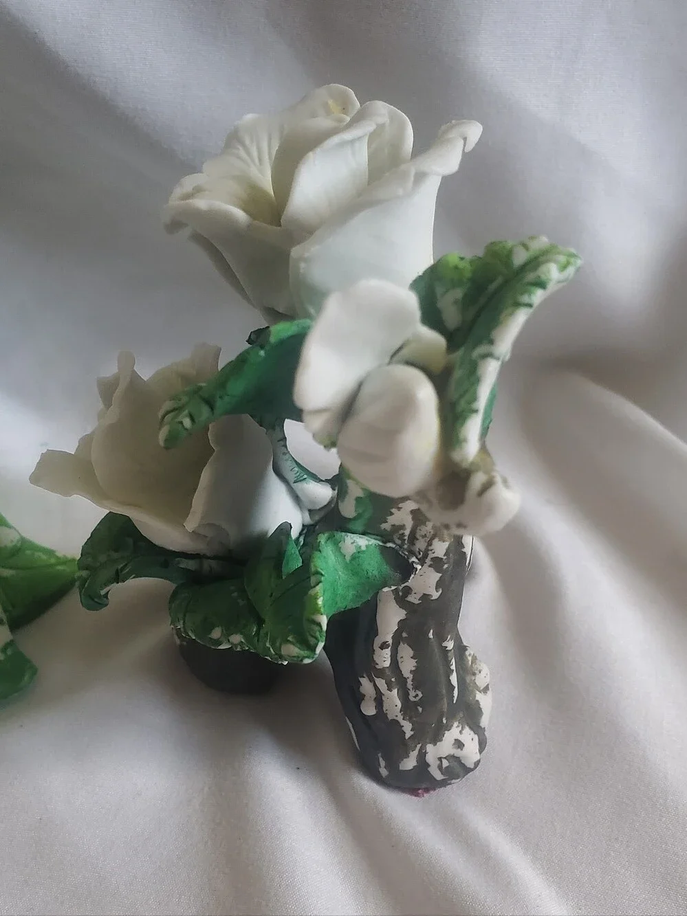 Capodimonte Style Vtg White Porcelain Ceramic Floral Accent Pair Green Leaves